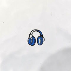 Luxury Enamel Metal Brooches Strong 3M Sticker (Blue Headphones)