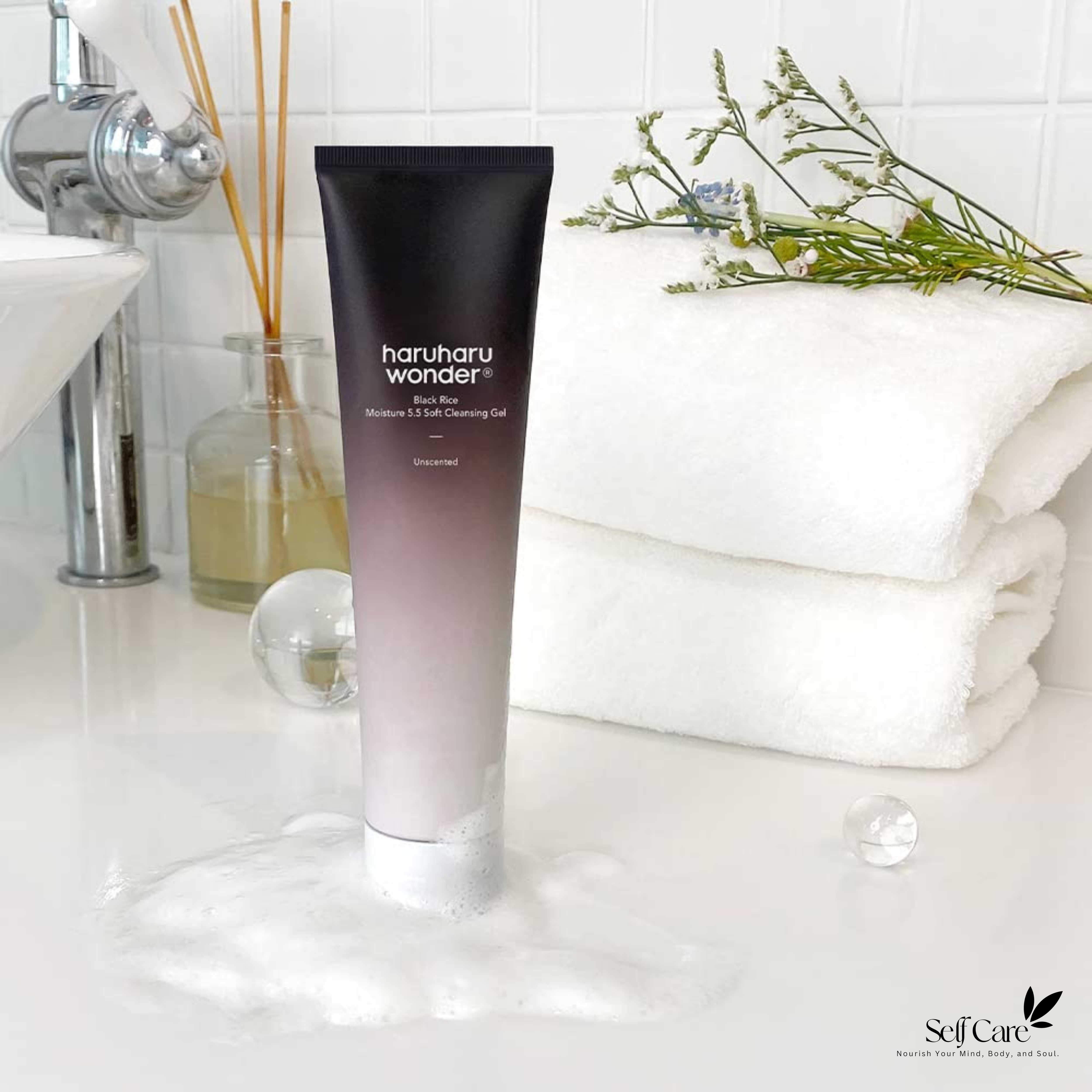 Haruharu Wonder Cleansing Moisturizing Gel with Black
